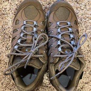 **NEW** Oboz women’s WATERPROOF hiking shoes